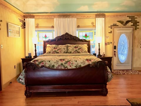 Deluxe Suite, 1 Bedroom, Garden View, Ground Floor | Premium bedding, free minibar, free WiFi, bed sheets