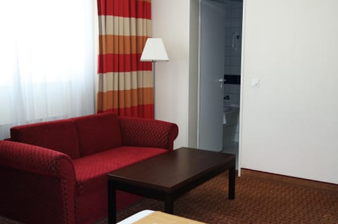 Superior Room | Living area | TV