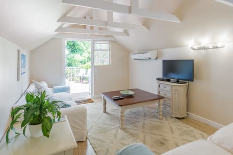 Loft Apartment | Living area | Flat-screen TV