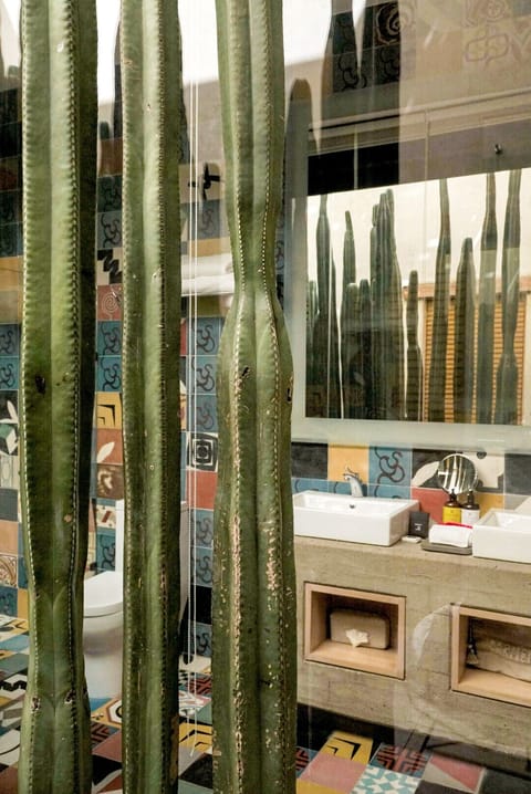 Suite Amador | Bathroom | Separate tub and shower, rainfall showerhead, designer toiletries