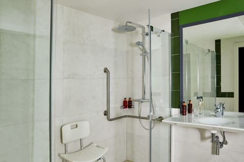 Room, 2 Twin Beds | Bathroom | Shower, free toiletries, hair dryer, bathrobes