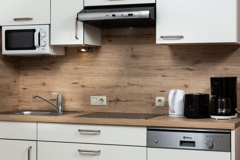 Comfort Apartment, 1 Bedroom, Kitchen, Garden View | Private kitchen | Full-size fridge, microwave, coffee/tea maker, electric kettle