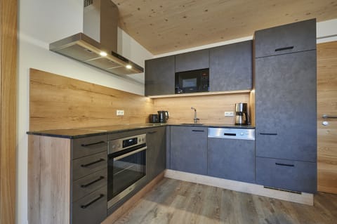 Comfort Apartment, 2 Bedrooms, 2 Bathrooms, Mountain View | Private kitchen | Full-size fridge, microwave, coffee/tea maker, electric kettle