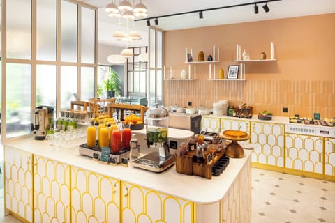 Daily buffet breakfast for a fee