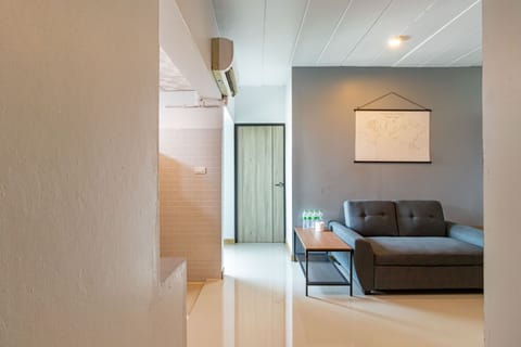 Deluxe Room | Blackout drapes, free WiFi