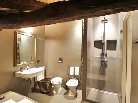 Suite (LA GRISA) | Bathroom | Designer toiletries, hair dryer, bathrobes, slippers