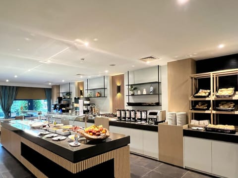 Daily buffet breakfast for a fee