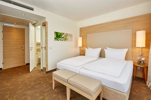 Premium bedding, in-room safe, desk, blackout drapes