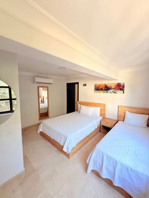 Standard Triple Room | Iron/ironing board, free WiFi, bed sheets