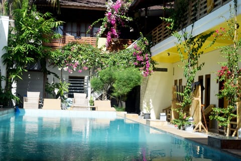 Outdoor pool, sun loungers