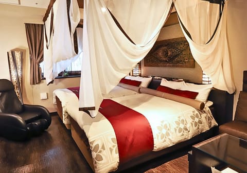 Junior Suite Twin - Smoking - Unlimited Alcohol | Soundproofing, WiFi (free), bed sheets