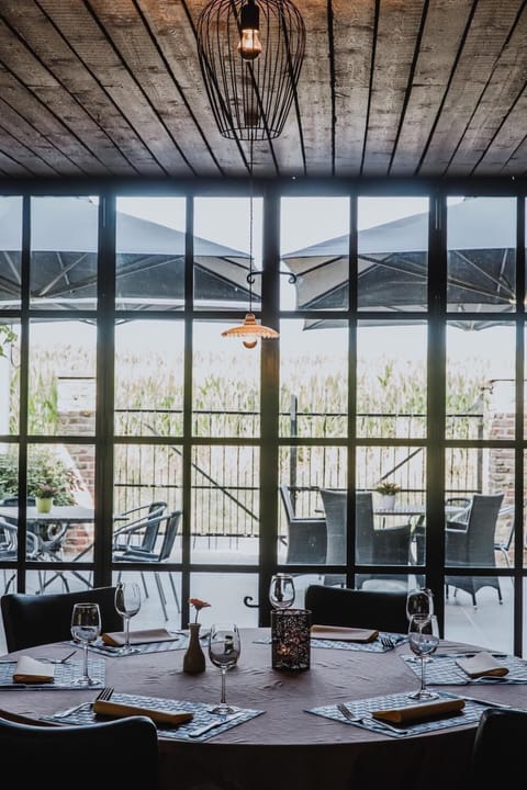 Lunch and dinner served