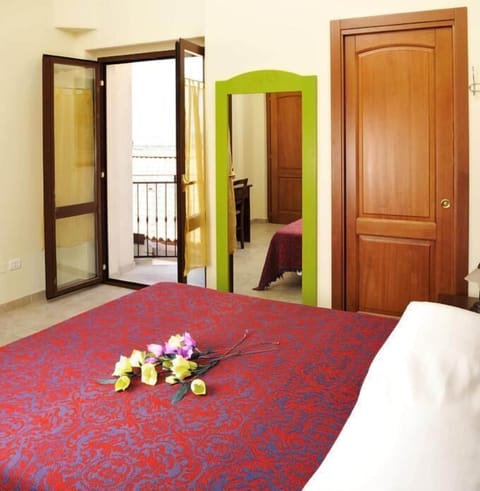 Standard Triple Room, Vineyard View | Desk, free WiFi, bed sheets