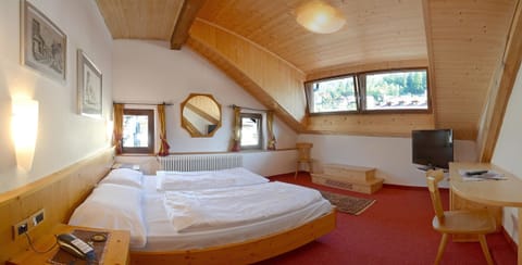 Standard Penthouse | Premium bedding, in-room safe, soundproofing, free cribs/infant beds