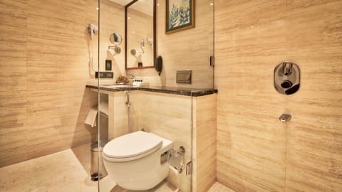 Superior Room, 2 Twin Beds | Bathroom | Eco-friendly toiletries, hair dryer, bathrobes, slippers