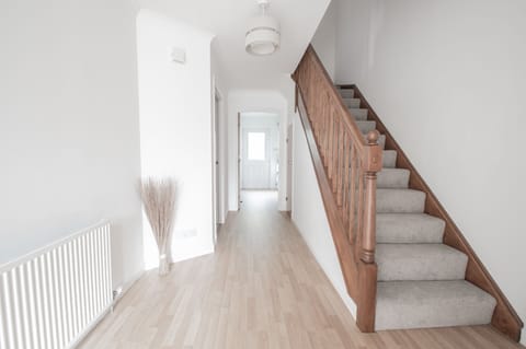 Apartment, 5 Bedrooms | Iron/ironing board, free WiFi, bed sheets