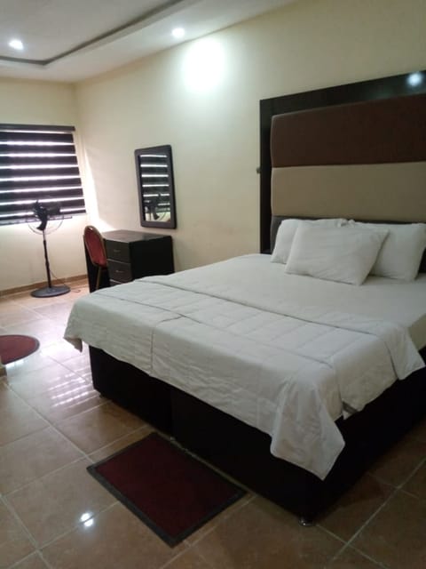 Deluxe Room | Individually decorated, desk, laptop workspace, soundproofing