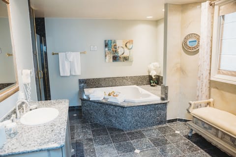 Deluxe Room, Ensuite (Luxury Suites) | Bathroom