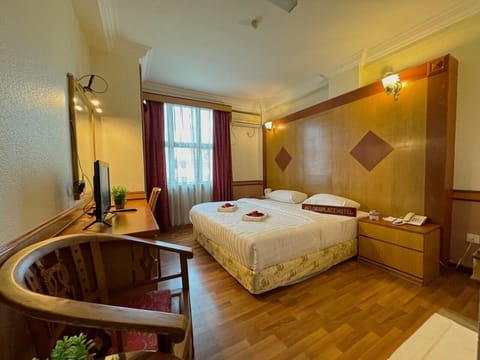 Deluxe Double Room | In-room safe, desk, iron/ironing board (on request)