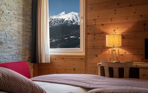 Deluxe Room | Frette Italian sheets, premium bedding, down comforters, minibar