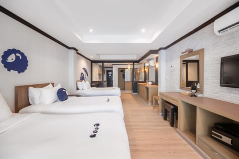 Koko Family (3 Single) | In-room safe, desk, iron/ironing board, free WiFi