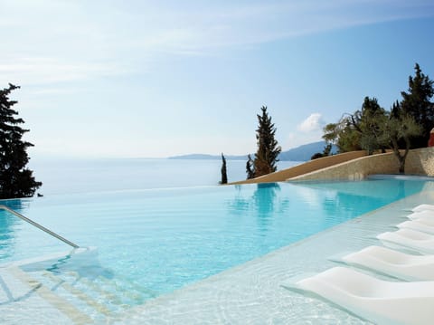 Outdoor pool, pool umbrellas, sun loungers