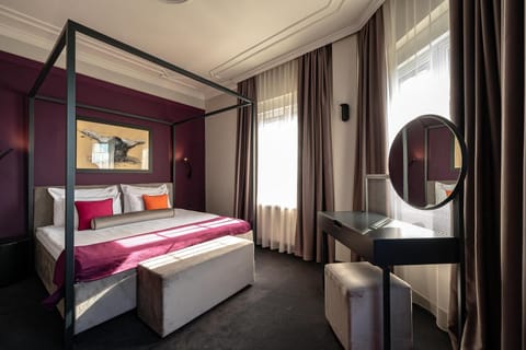 Premium Suite | Premium bedding, minibar, in-room safe, desk
