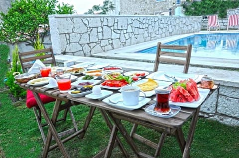 Free daily full breakfast