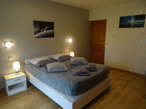 Etoilée | Premium bedding, individually decorated, individually furnished, desk