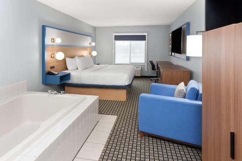 Deluxe Studio Suite, 1 King Bed, Non Smoking | Jetted tub