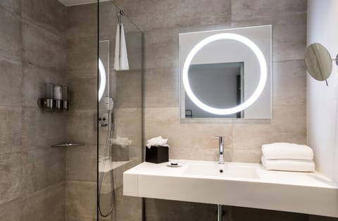 Shower, free toiletries, hair dryer, towels