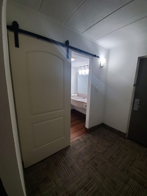 Combined shower/tub, towels, soap, shampoo