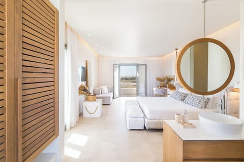 Sea View Suite with Outdoor Hot Tub | Minibar, in-room safe, desk, soundproofing