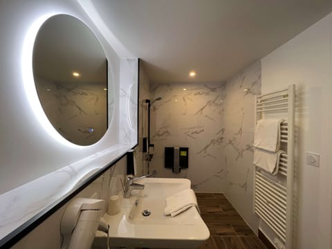 Deep soaking tub, eco-friendly toiletries, hair dryer, towels