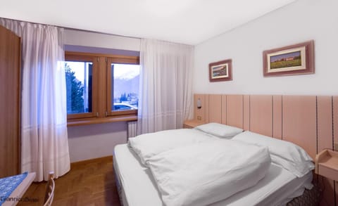 In-room safe, desk, free WiFi