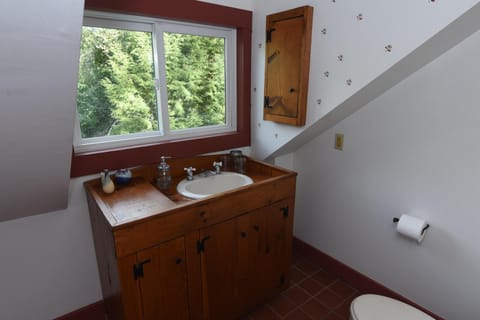 Grand Triple Room, Multiple Beds, Private Bathroom, Garden View | Bathroom | Eco-friendly toiletries, hair dryer, towels, soap