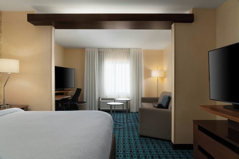 Studio, 1 King Bed with Sofa bed | Individually decorated, individually furnished, desk, blackout drapes