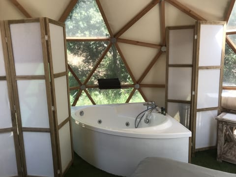 Geopod | Bathroom | Free toiletries, hair dryer, towels