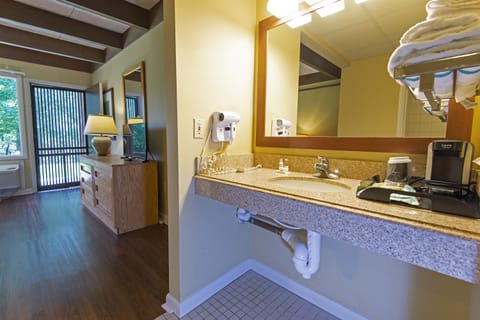 Room, 1 Queen Bed, Accessible, Non Smoking | Desk, iron/ironing board, free WiFi, bed sheets