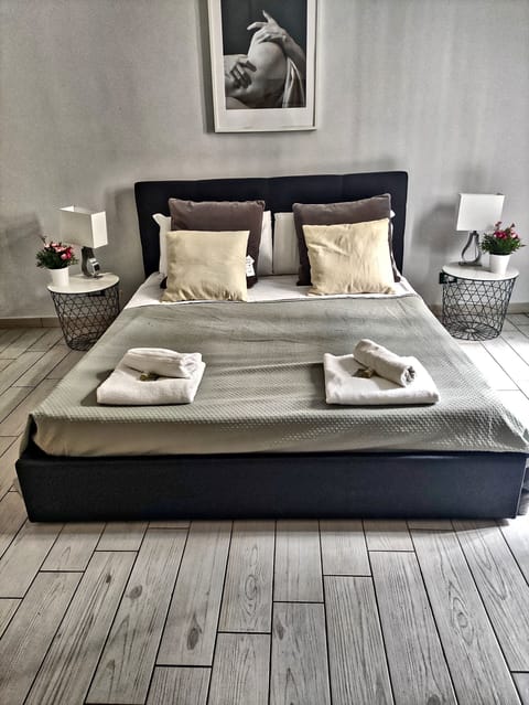 Minibar, desk, laptop workspace, soundproofing