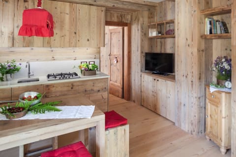 Deluxe Apartment, 1 Bedroom | Private kitchen | Fridge, stovetop, dishwasher, electric kettle