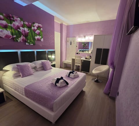 Deluxe Room | Premium bedding, minibar, in-room safe, desk