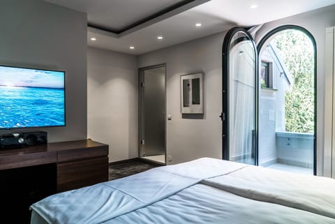 Minibar, in-room safe, desk, soundproofing