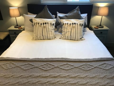 Premium bedding, desk, iron/ironing board, free WiFi