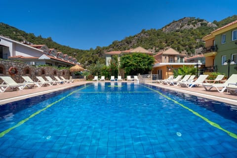 Outdoor pool, pool umbrellas, sun loungers