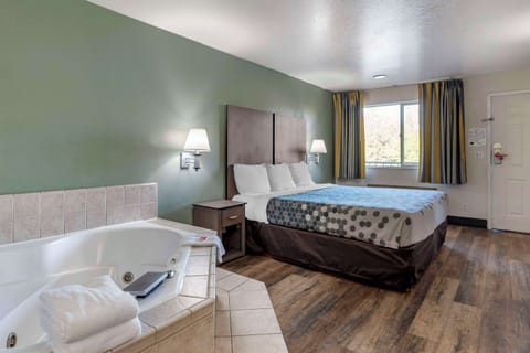 Suite, 1 King Bed, Non Smoking (Whirlpool) | Pillowtop beds, in-room safe, desk, blackout drapes