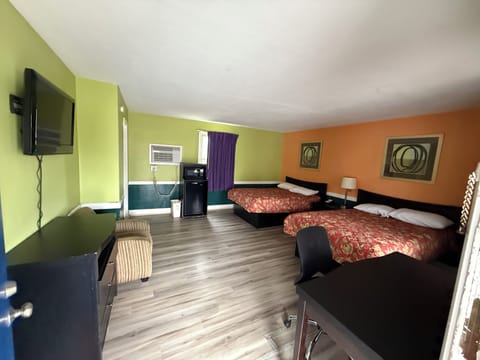 Double Room, 2 Double Beds, Ground Floor | Free WiFi, bed sheets