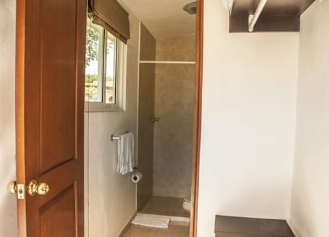 Comfort Duplex, 1 King Bed | Bathroom shower