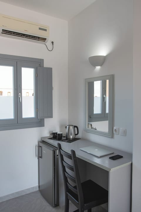 Deluxe Double Room, 1 Bedroom | In-room safe, iron/ironing board, free WiFi, bed sheets