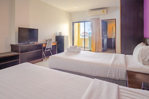 Standard Twin Room | Minibar, iron/ironing board, free WiFi, bed sheets